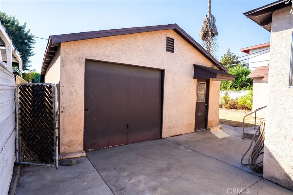 814 W Maple Street Compton, CA 90220