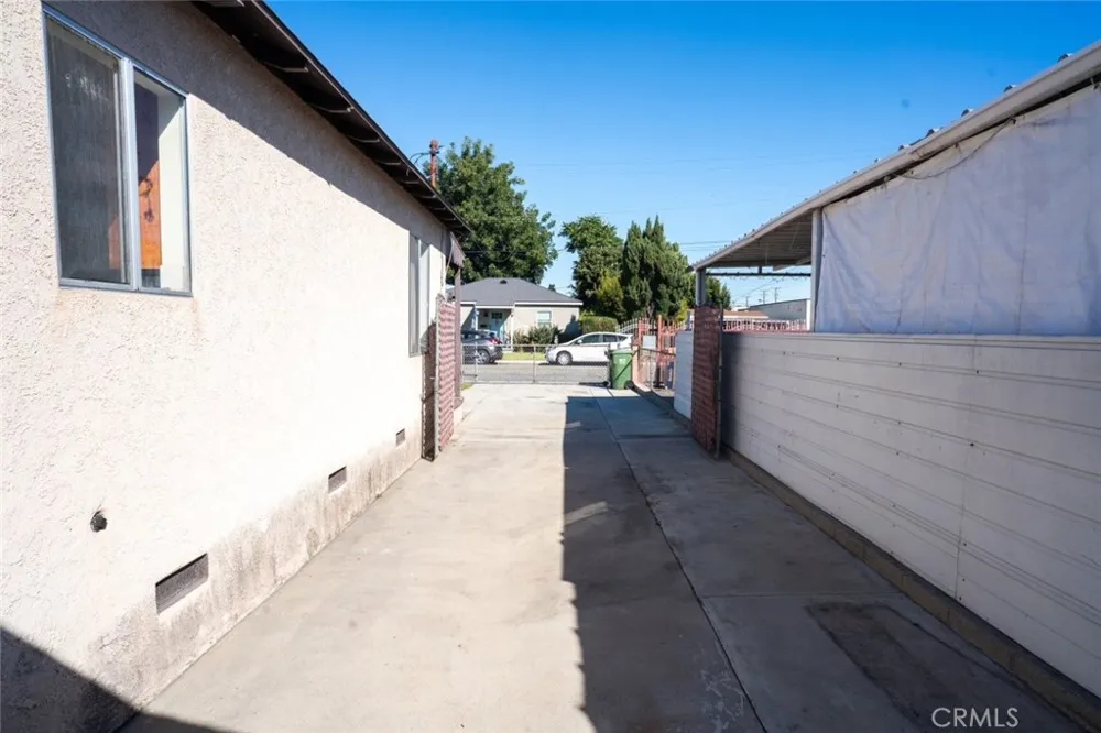814 W Maple Street Compton, CA 90220