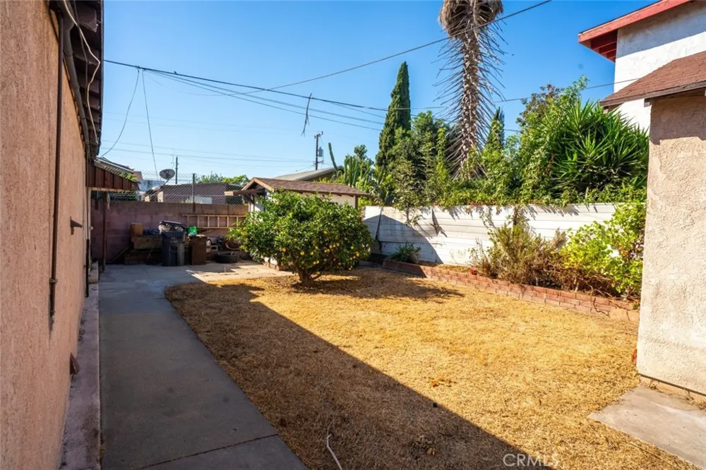 814 W Maple Street Compton, CA 90220