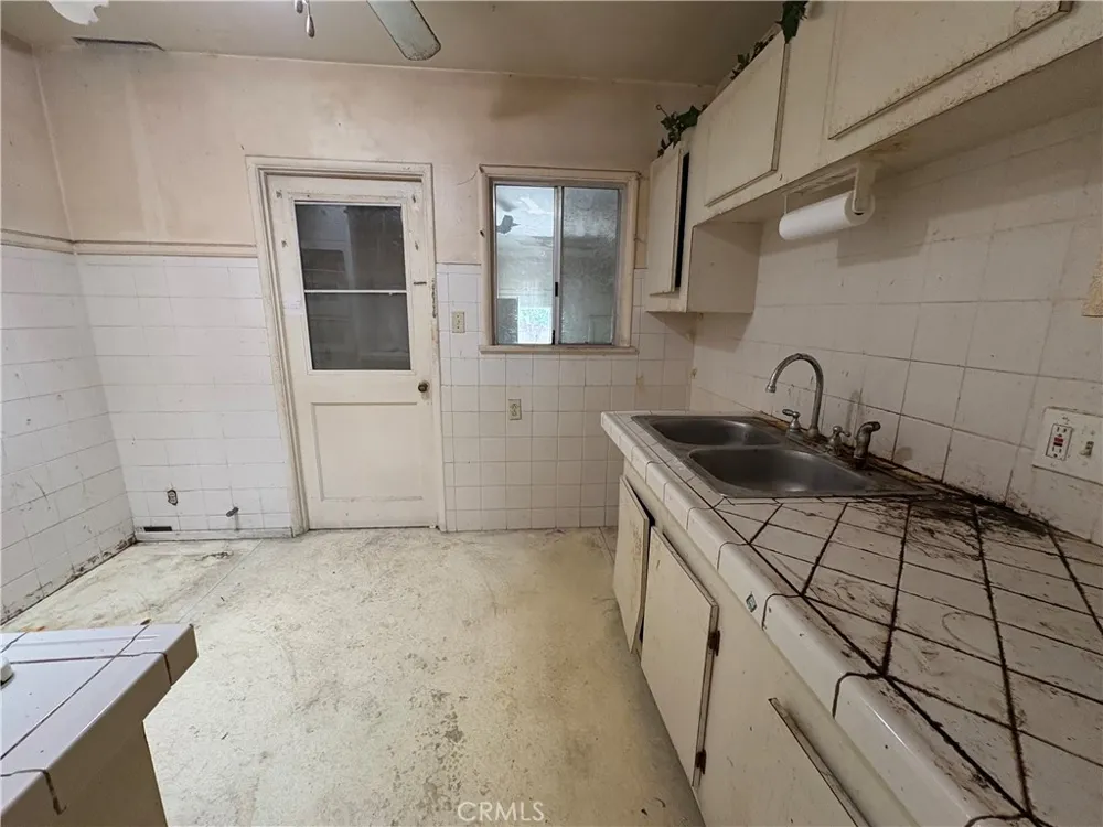 14023 Studebaker Rd Norwalk, CA 90650
