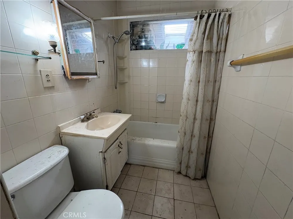 14023 Studebaker Rd Norwalk, CA 90650