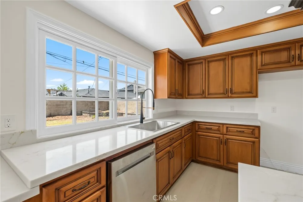16401 mercier ln Huntington Beach, CA 92647