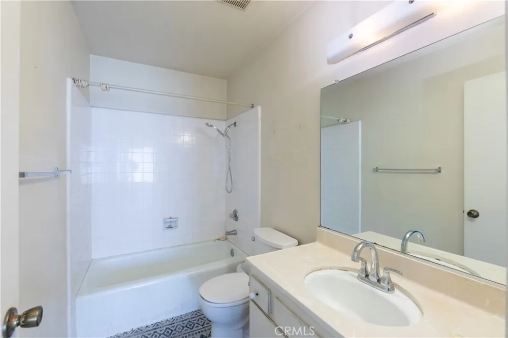8005 Woodglen La Palma, CA 90623