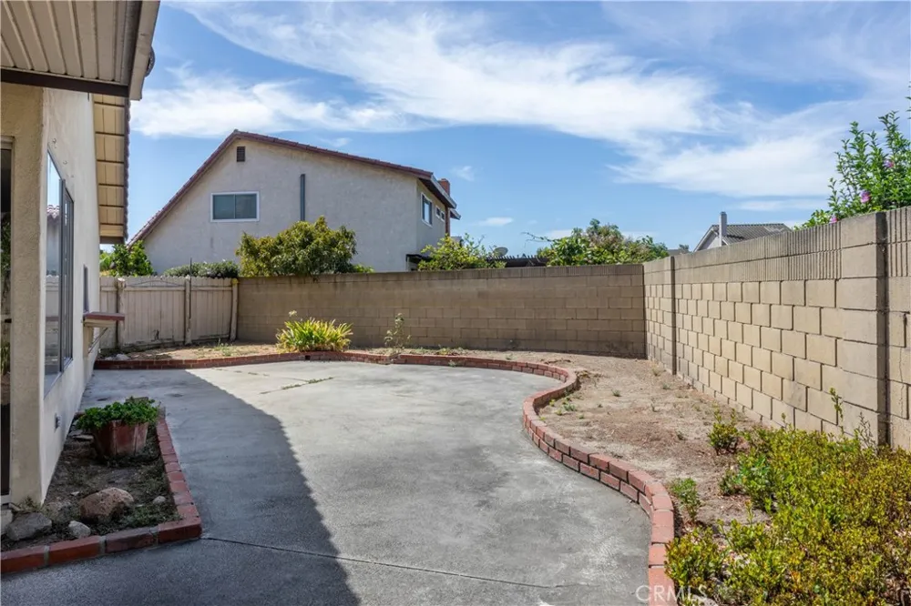 8005 Woodglen La Palma, CA 90623