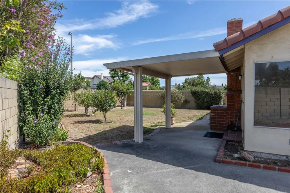 8005 Woodglen La Palma, CA 90623