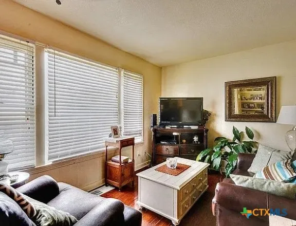 460 Comal Avenue New Braunfels, TX 78130