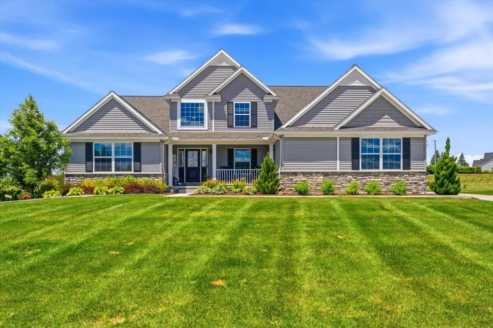 10282 High Meadow Saline, MI 48176
