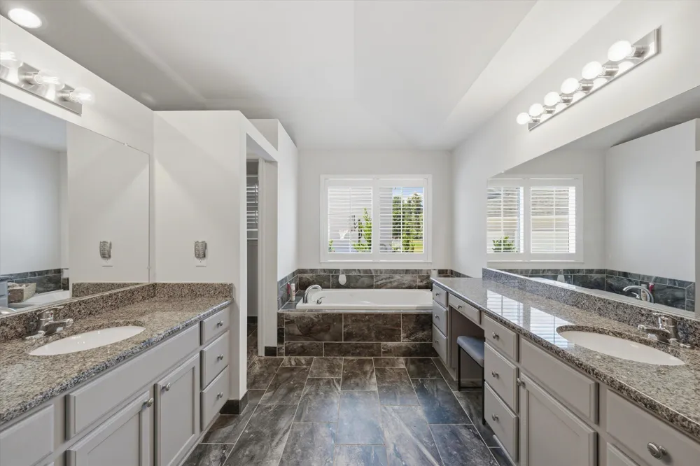 10282 High Meadow Saline, MI 48176