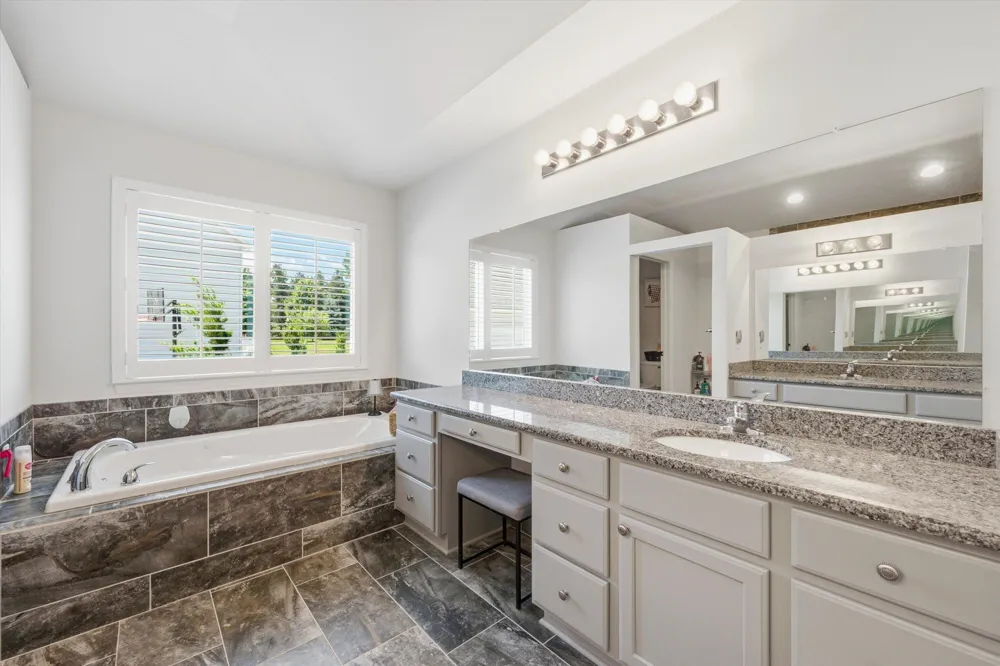 10282 High Meadow Saline, MI 48176