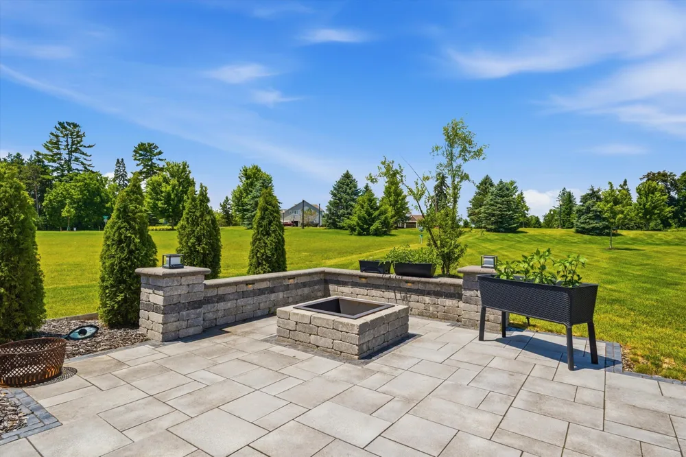 10282 High Meadow Saline, MI 48176