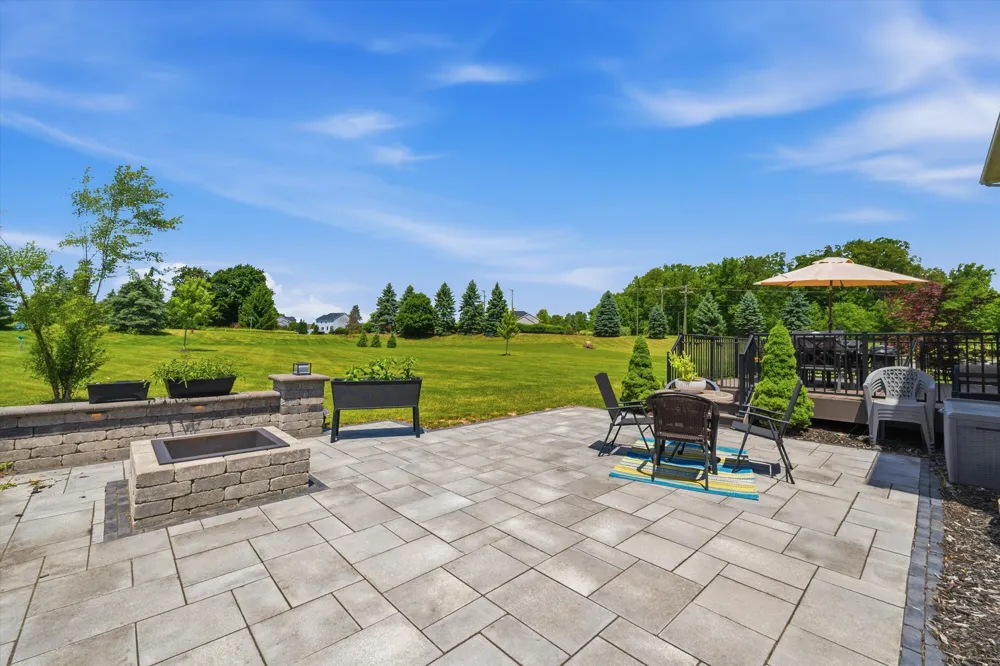 10282 High Meadow Saline, MI 48176