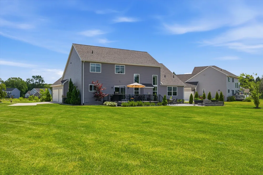 10282 High Meadow Saline, MI 48176