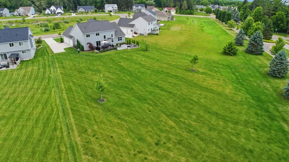 10282 High Meadow Saline, MI 48176