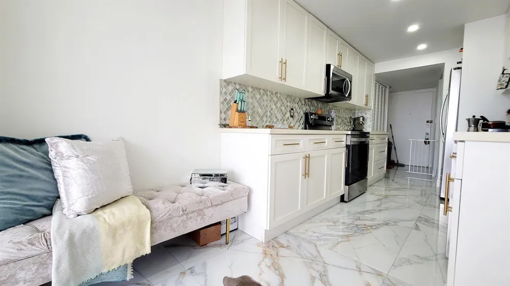 1660 NE 191ST STREET #308-1 Miami, FL 33179