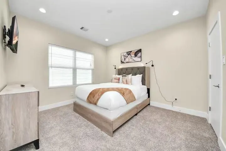 5935 Beall Street #C Houston, TX 77091