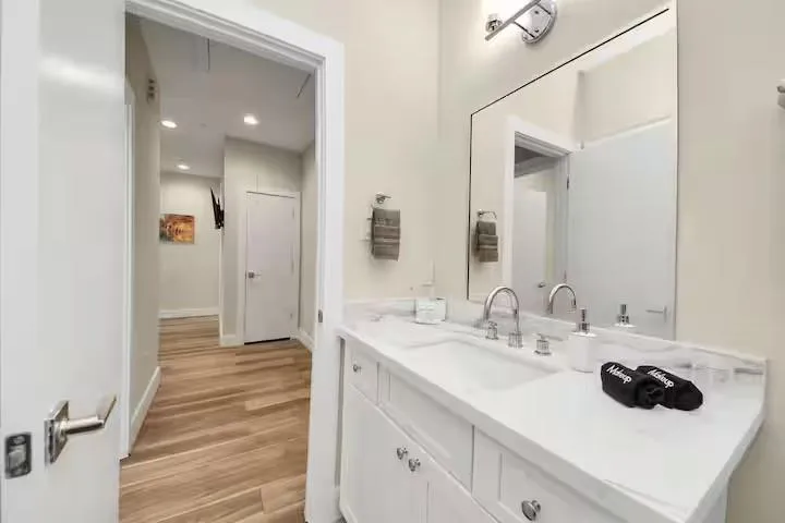 5935 Beall Street #C Houston, TX 77091