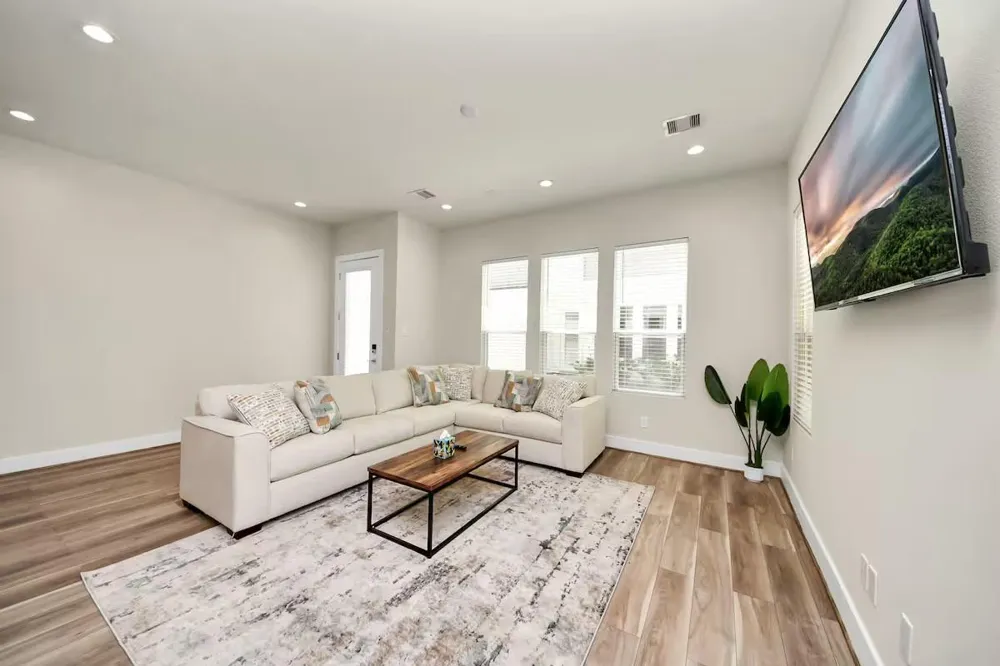 5935 Beall Street #C Houston, TX 77091