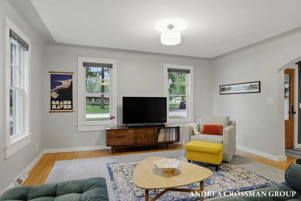 15570 Pruin Street Spring Lake, MI 49456