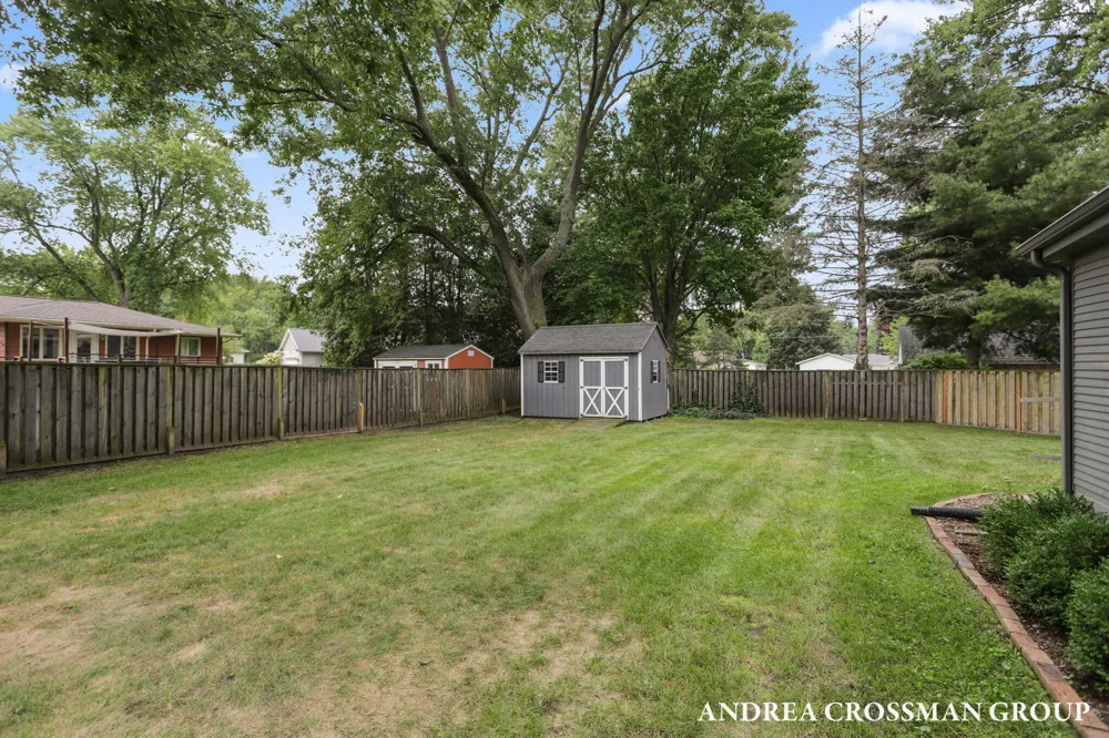 15570 Pruin Street Spring Lake, MI 49456