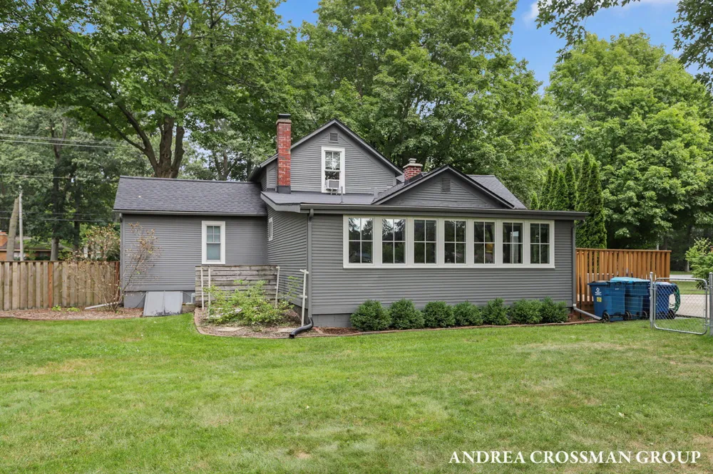 15570 Pruin Street Spring Lake, MI 49456
