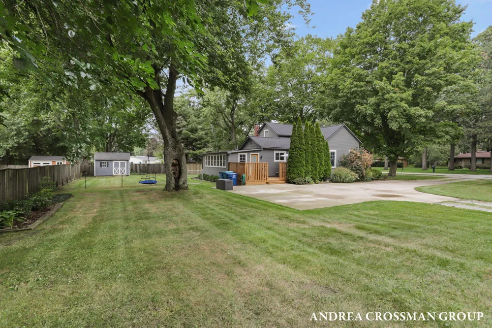 15570 Pruin Street Spring Lake, MI 49456