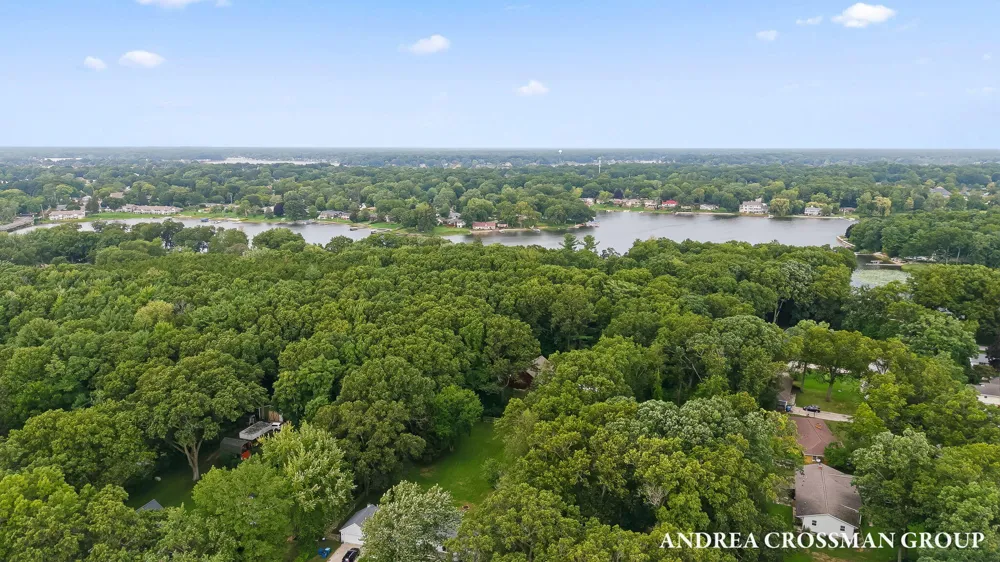 15570 Pruin Street Spring Lake, MI 49456