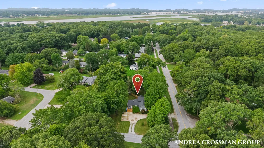 15570 Pruin Street Spring Lake, MI 49456