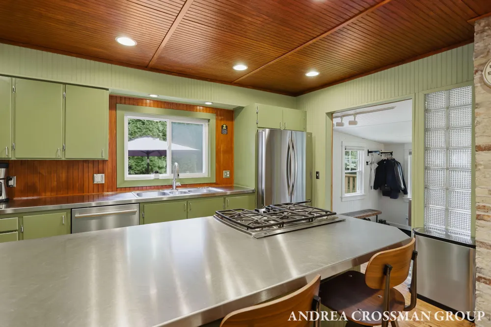 15570 Pruin Street Spring Lake, MI 49456
