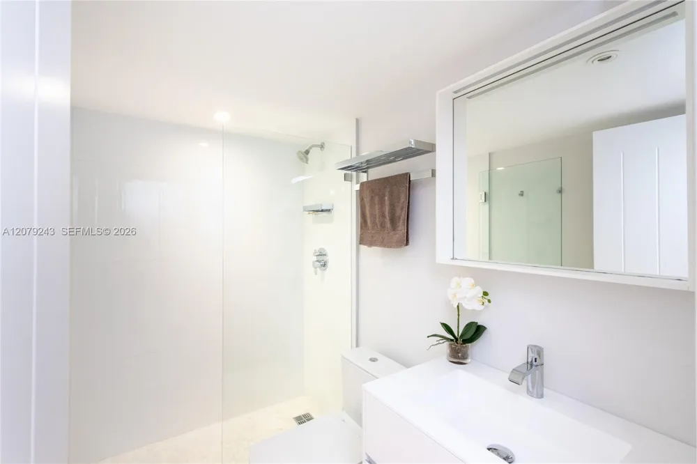 199 Ocean Lane Dr #206 Key Biscayne, FL 33149