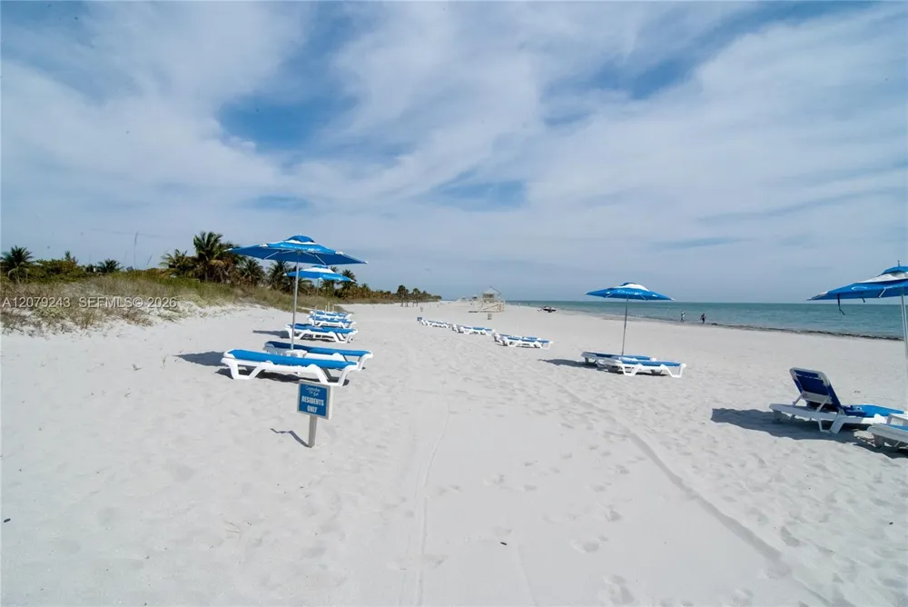 199 Ocean Lane Dr #206 Key Biscayne, FL 33149