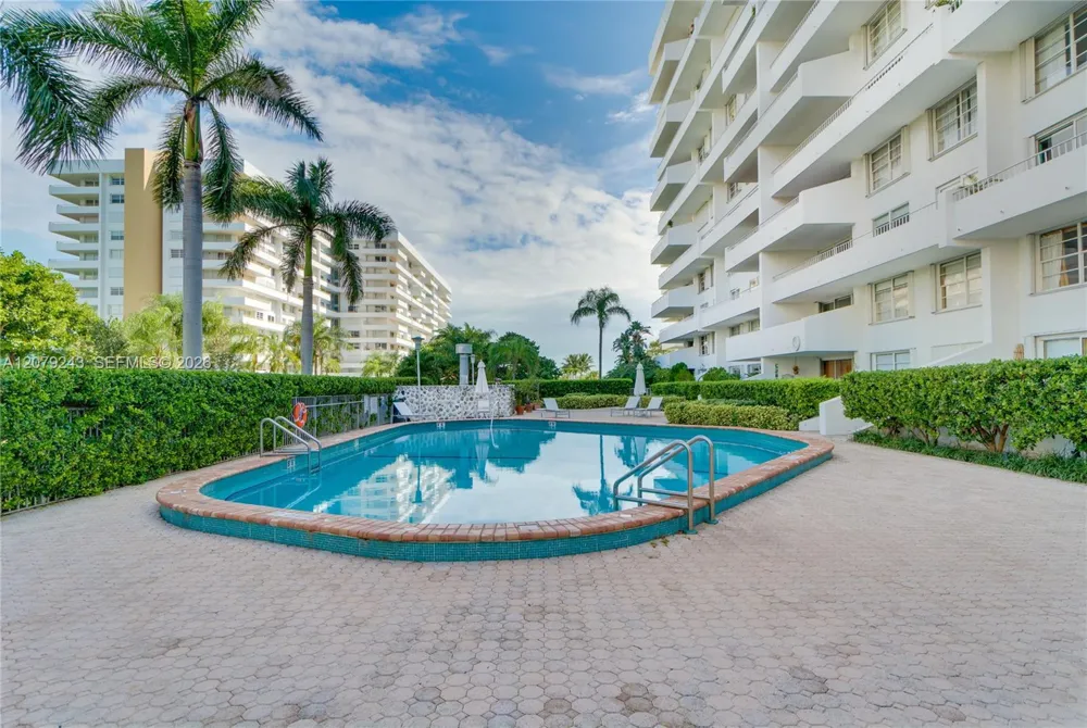 199 Ocean Lane Dr #206 Key Biscayne, FL 33149