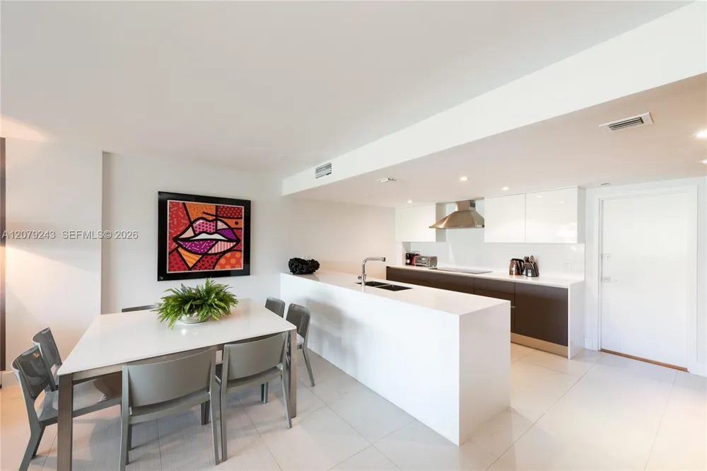 199 Ocean Lane Dr #206 Key Biscayne, FL 33149