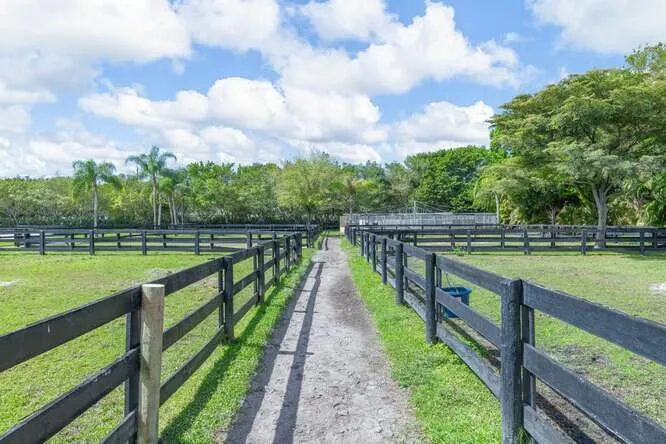 14471 EQUESTRIAN WAY Wellington, FL 33414