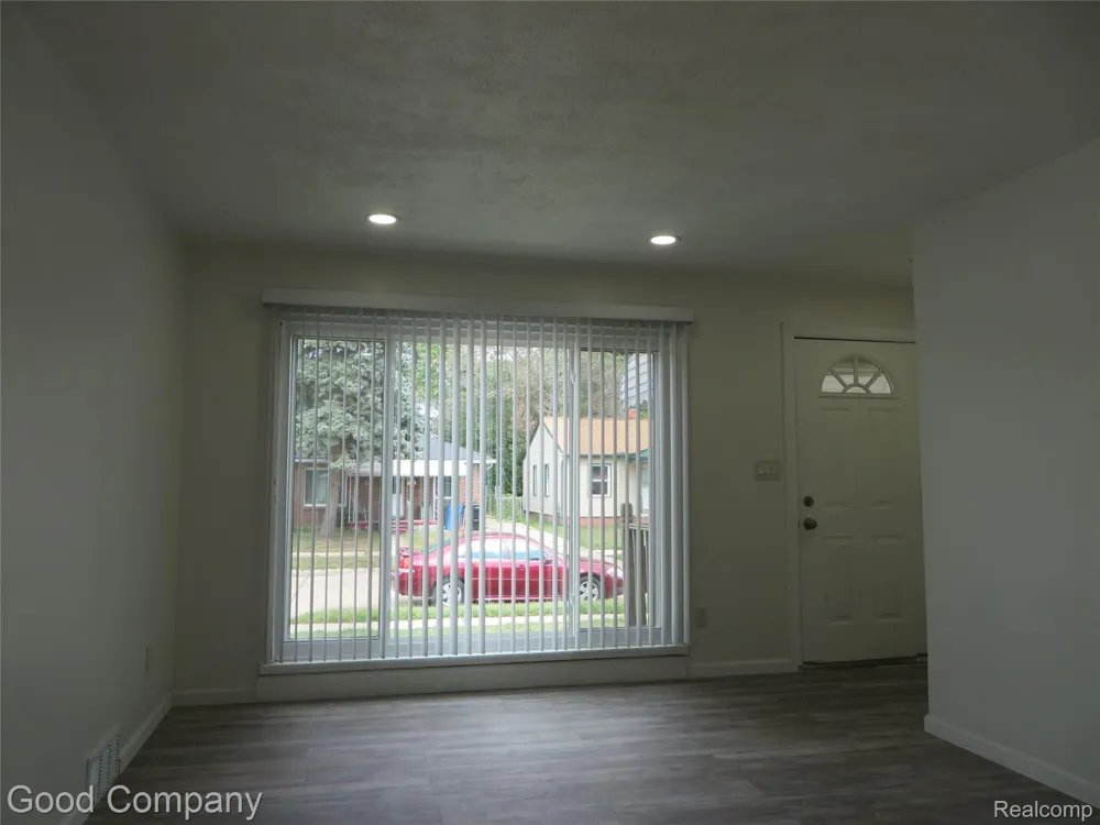 45 W Hudson Avenue Madison Heights City, MI 48071