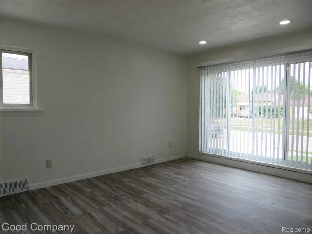 45 W Hudson Avenue Madison Heights City, MI 48071