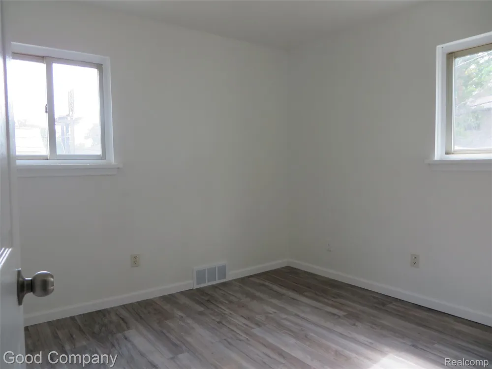 45 W Hudson Avenue Madison Heights City, MI 48071