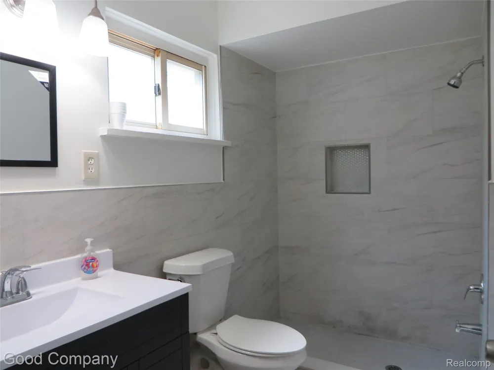 45 W Hudson Avenue Madison Heights City, MI 48071