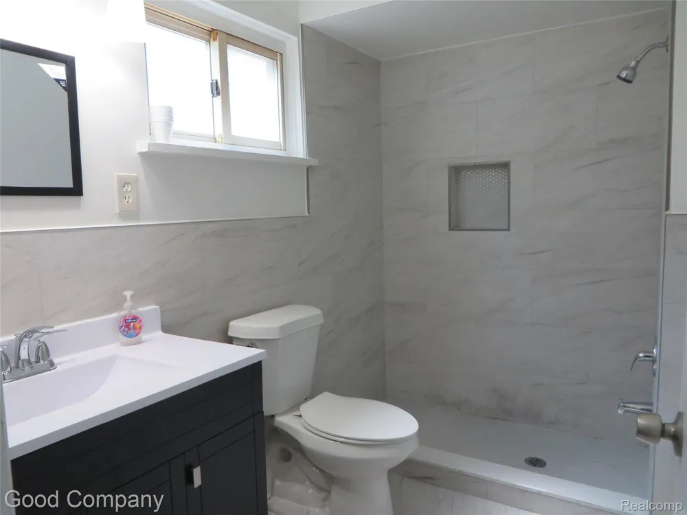 45 W Hudson Avenue Madison Heights City, MI 48071