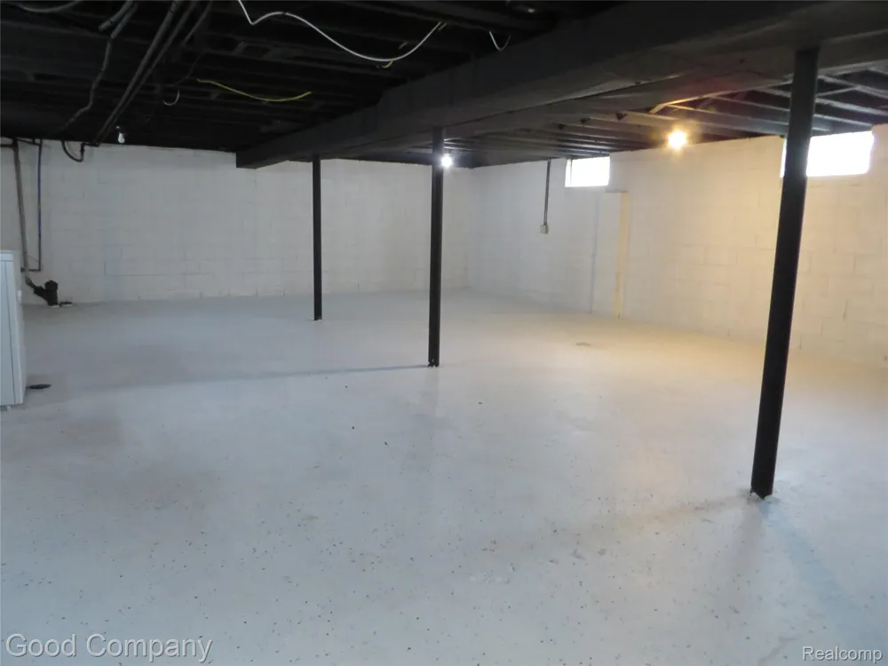 45 W Hudson Avenue Madison Heights City, MI 48071