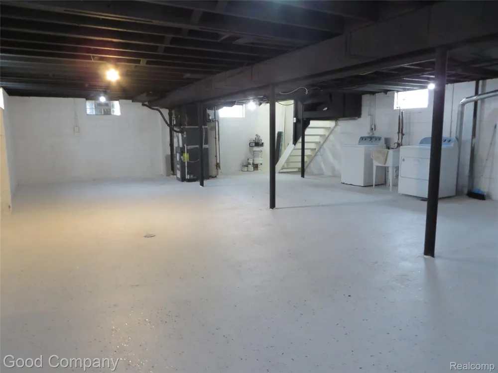 45 W Hudson Avenue Madison Heights City, MI 48071