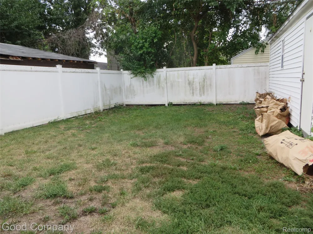45 W Hudson Avenue Madison Heights City, MI 48071