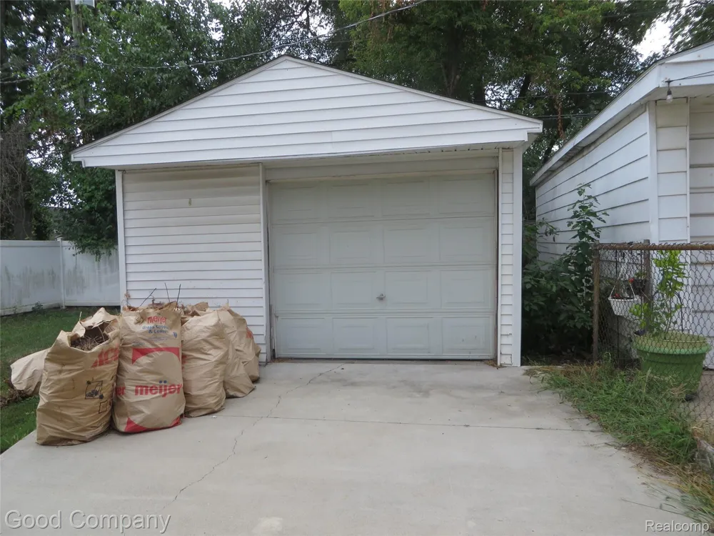 45 W Hudson Avenue Madison Heights City, MI 48071