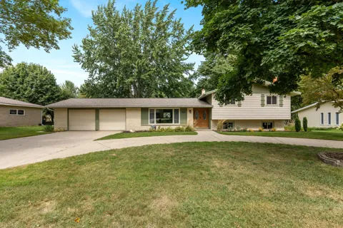 819 E Plainfield Court