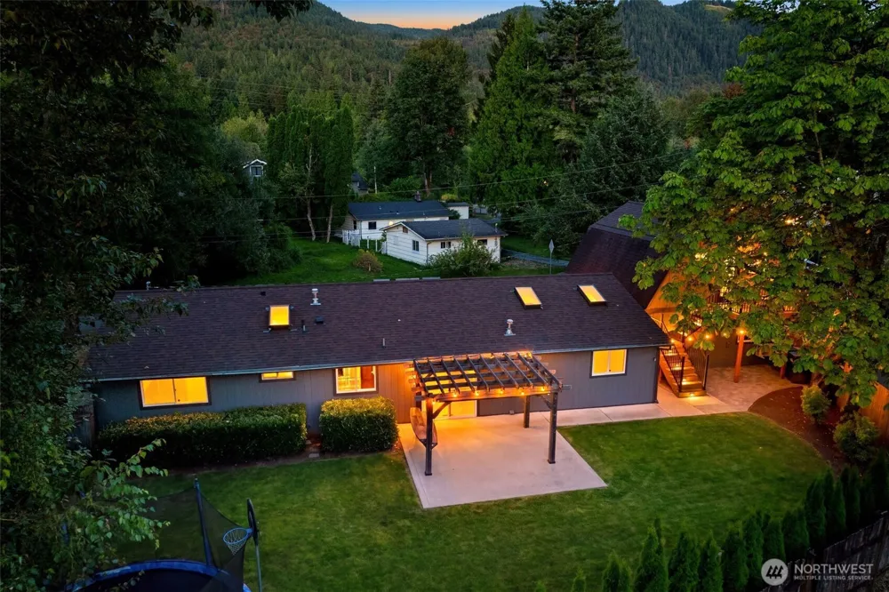 1109 Lewis Lane SE Issaquah, WA 98027