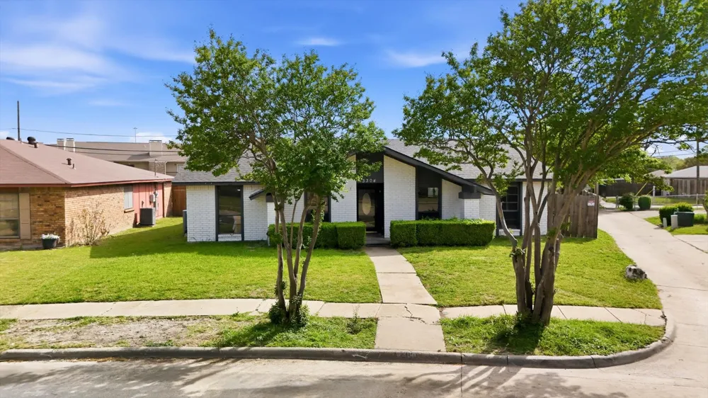 3304 Bellingham Court Dallas, TX 75228