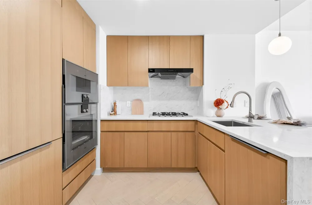 133-25 37TH AVENUE #6K Flushing, NY 11354