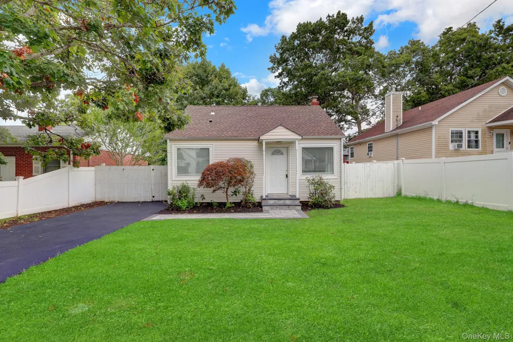386 Tallwood Drive Shirley, NY 11967