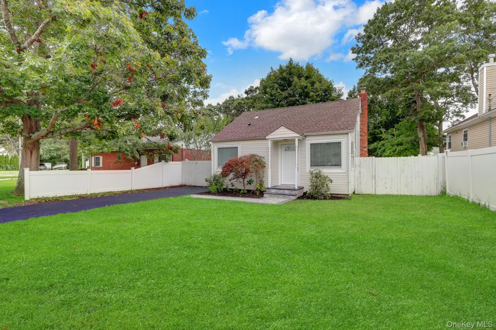 386 Tallwood Drive Shirley, NY 11967