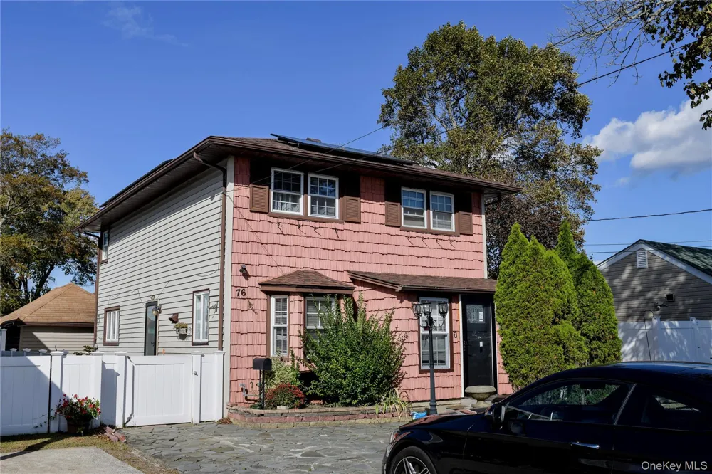 76 E Hollywood Avenue Lindenhurst, NY 11757