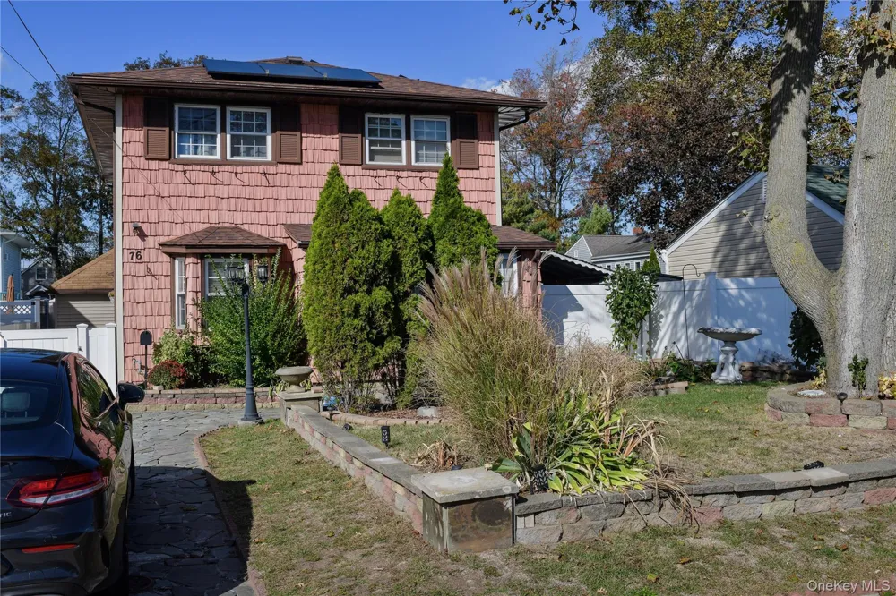 76 E Hollywood Avenue Lindenhurst, NY 11757